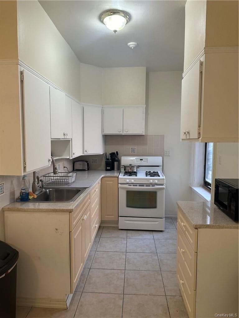 2922 Barnes Avenue Unit: 6E thumbnail 9