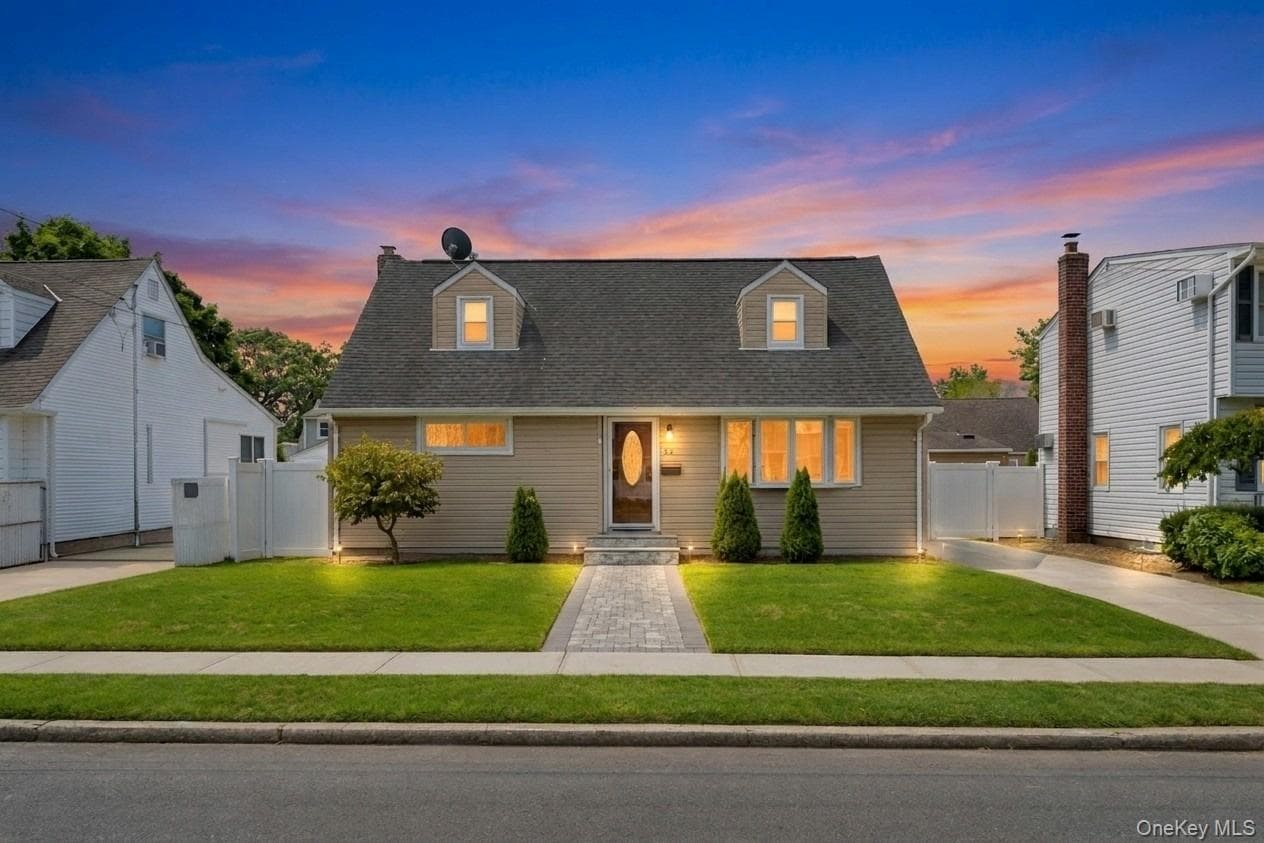 52 E Fenimore Street, Valley Stream