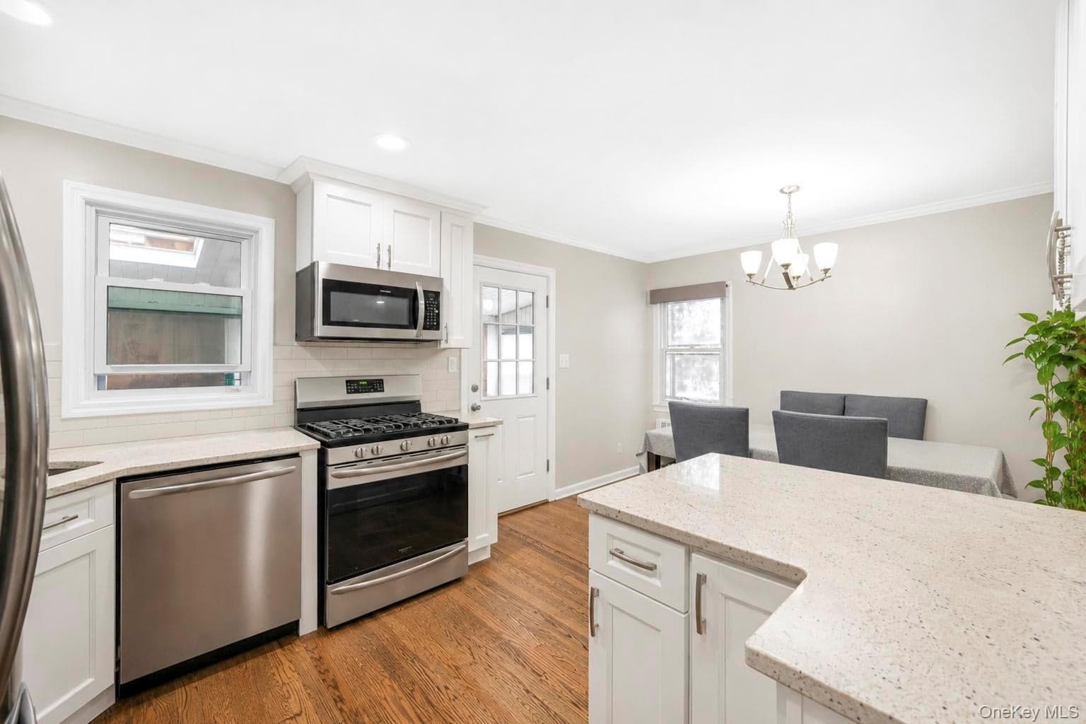 52 E Fenimore Street thumbnail 4