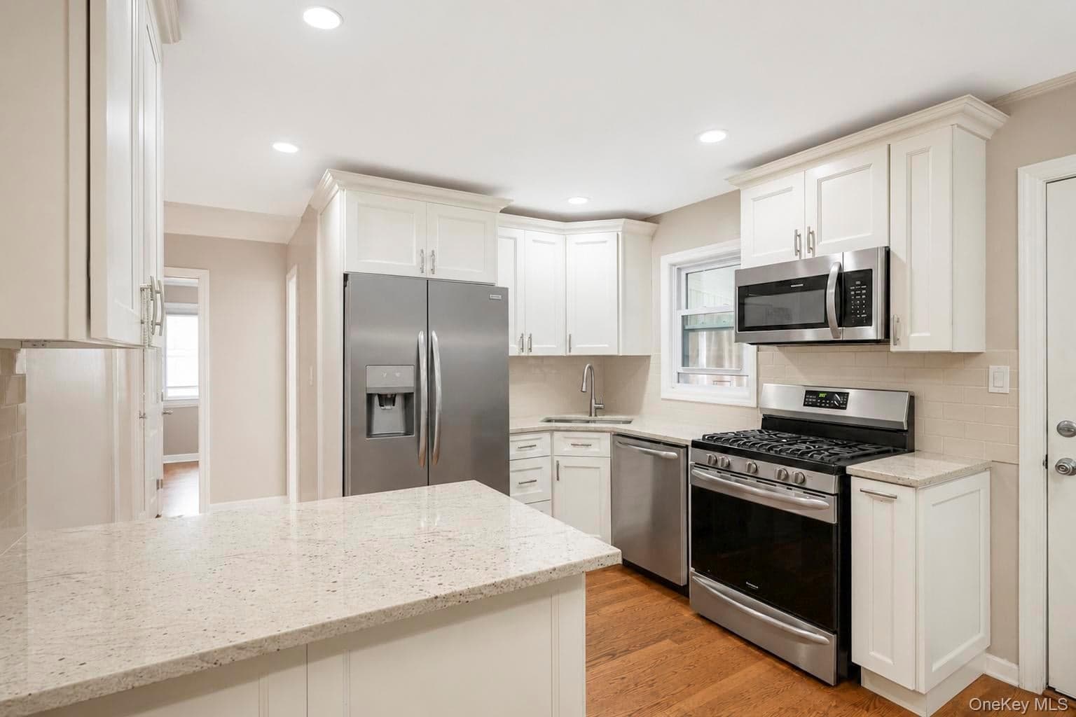 52 E Fenimore Street thumbnail 2
