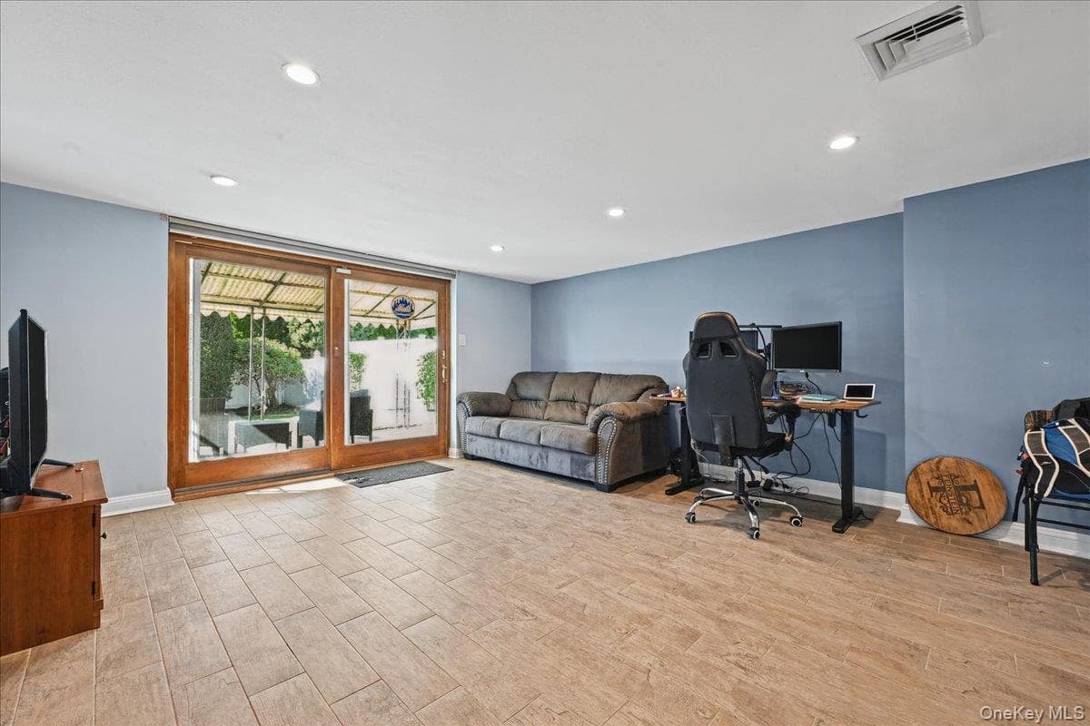 698 Edgewood Drive thumbnail 24