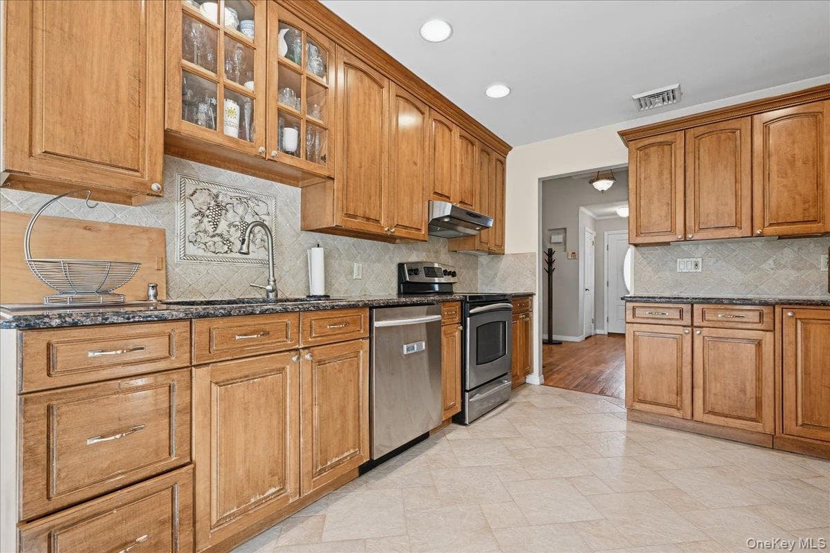 698 Edgewood Drive thumbnail 4