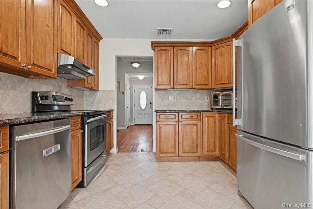 698 Edgewood Drive thumbnail 7