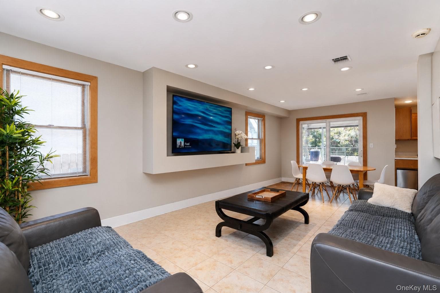124 Reid Ave AVE thumbnail 11