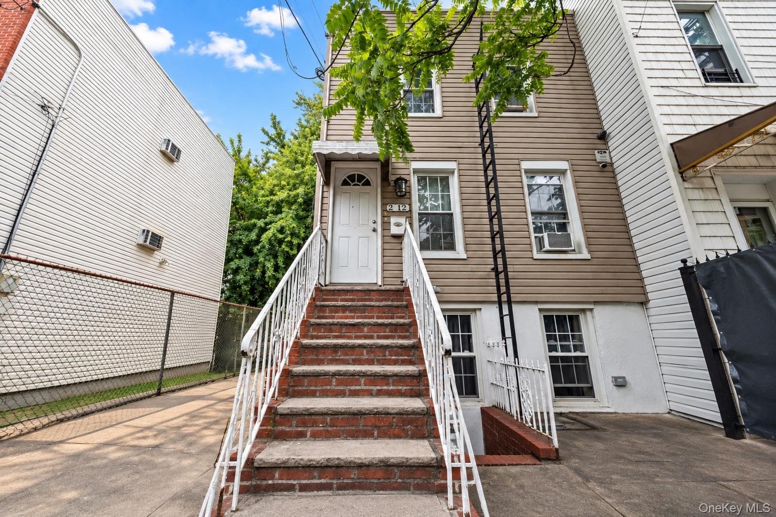 212 Bradford Street thumbnail 2