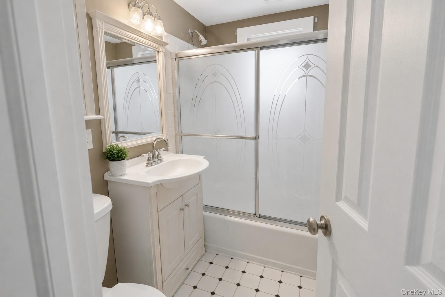 136 Bayview Avenue thumbnail 10