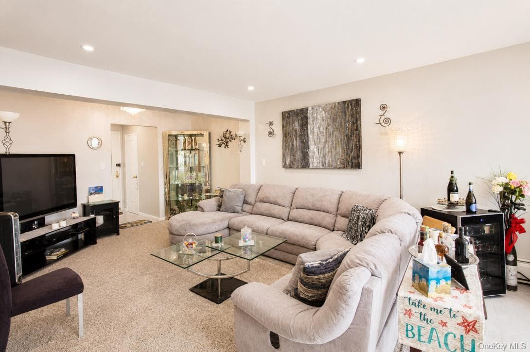 210 E Broadway Unit: 6L thumbnail 5