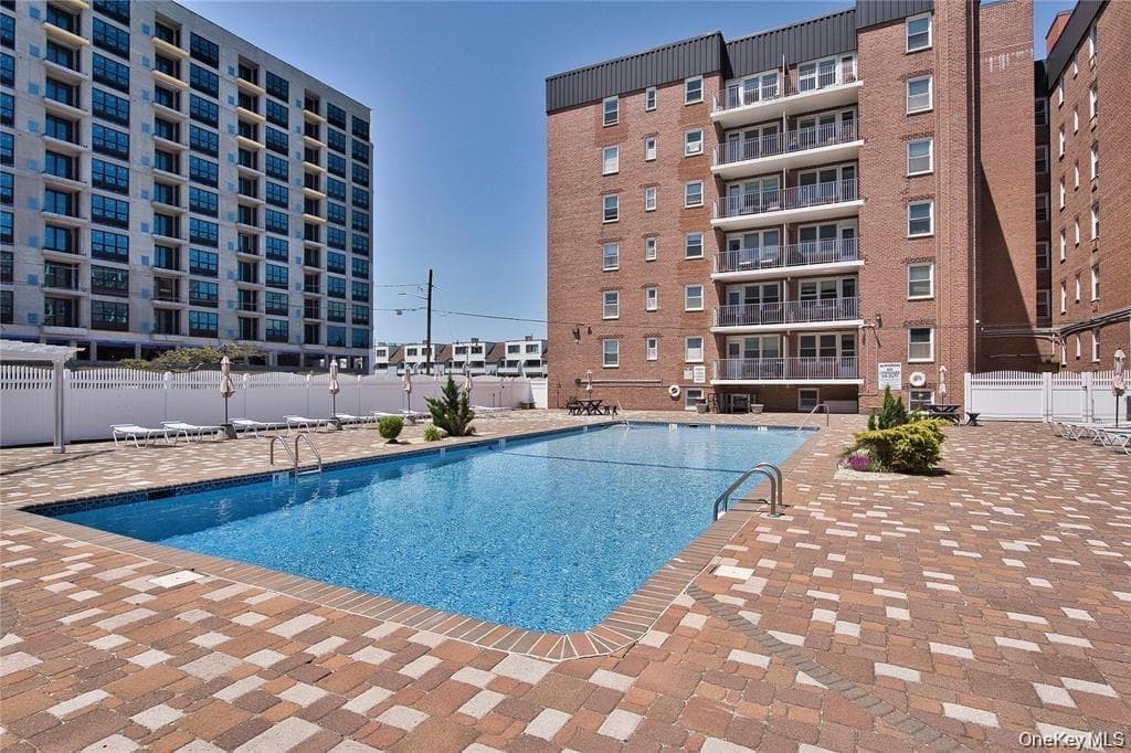 210 E Broadway Unit: 6L thumbnail 11