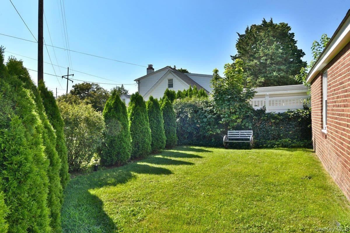 93 Gilmore Boulevard thumbnail 17