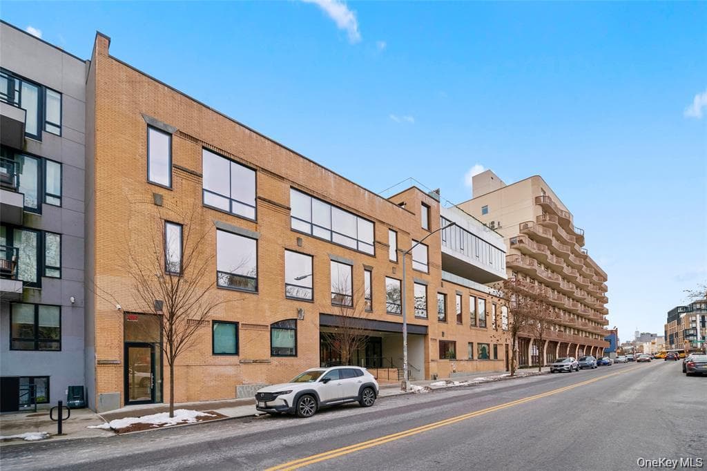 850 Metropolitan Avenue Unit: 1E thumbnail 2