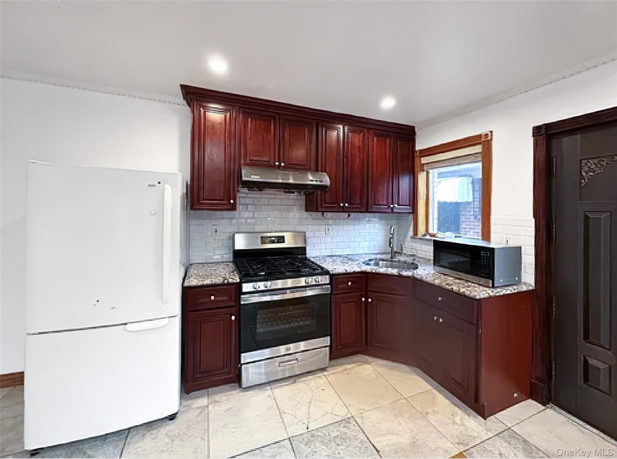 61-36 Cloverdale Boulevard thumbnail 26
