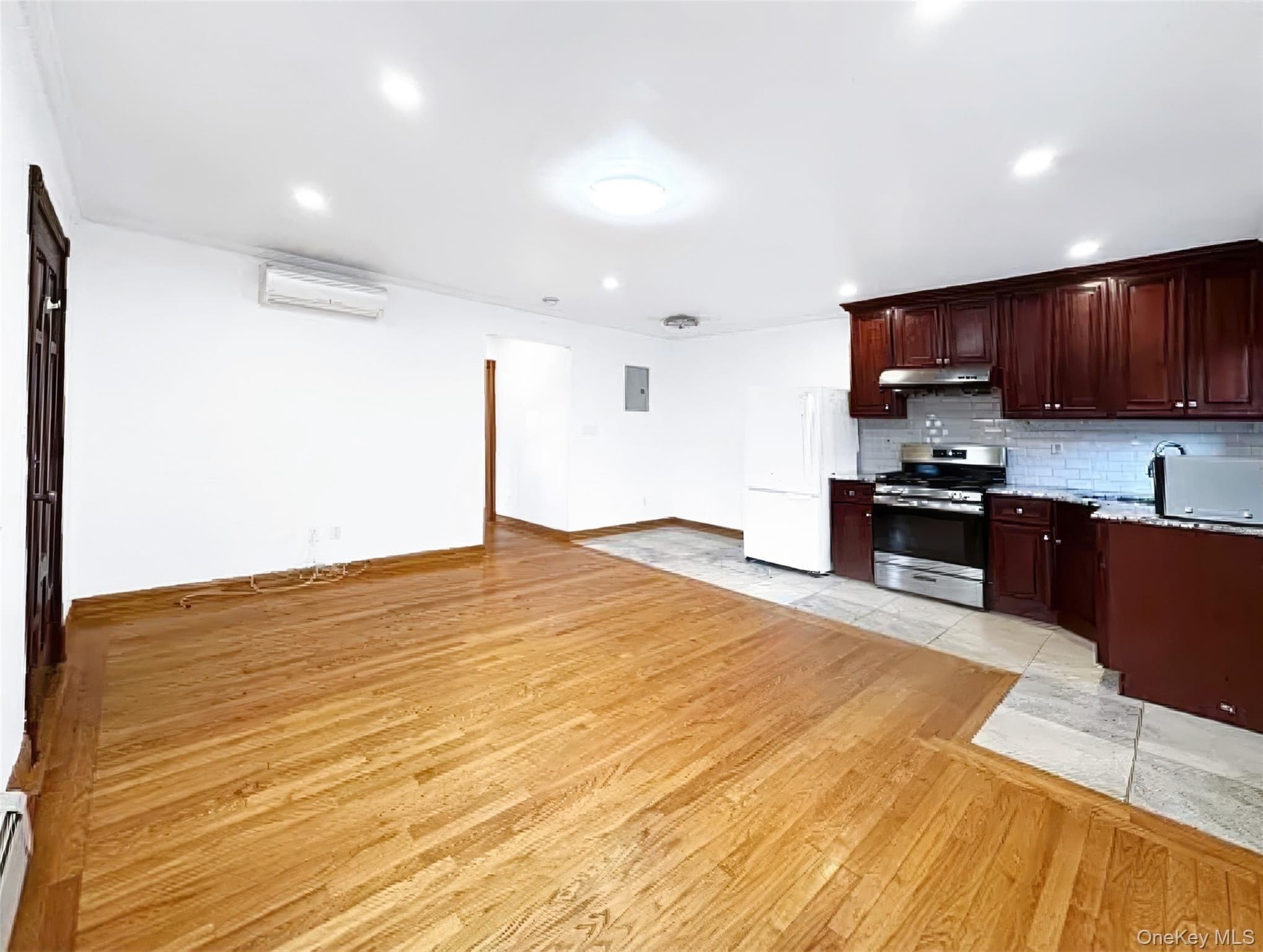 61-36 Cloverdale Boulevard thumbnail 27