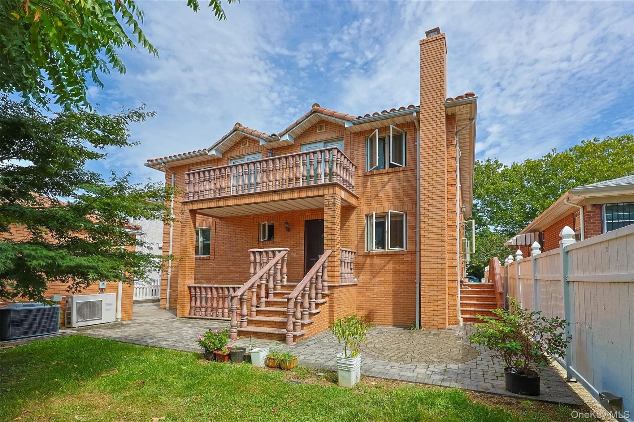 61-36 Cloverdale Boulevard thumbnail 4
