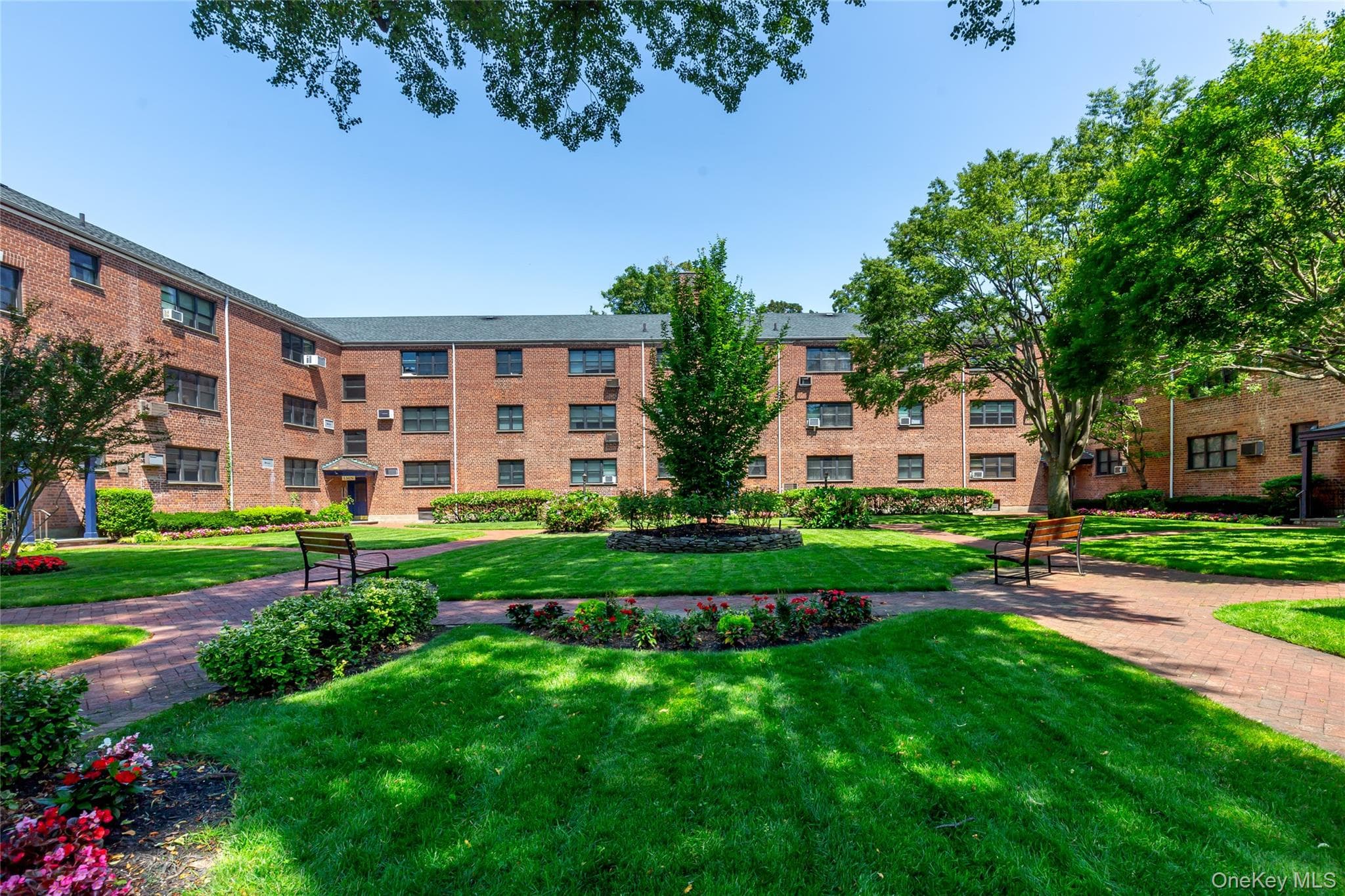 15 Beach Road Unit: 3-A, Great Neck