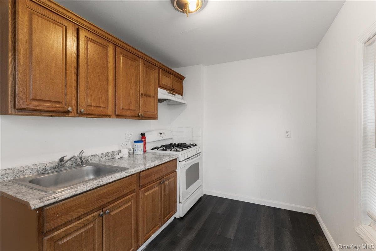 64 Stewart Avenue thumbnail 14