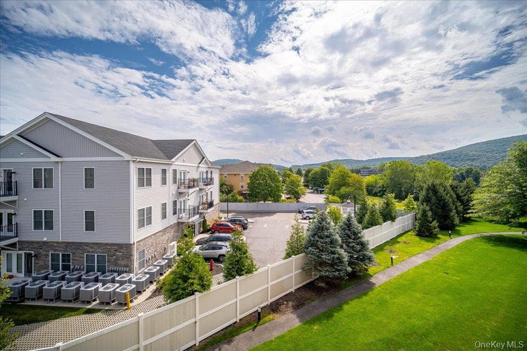732 Regency Drive thumbnail 40