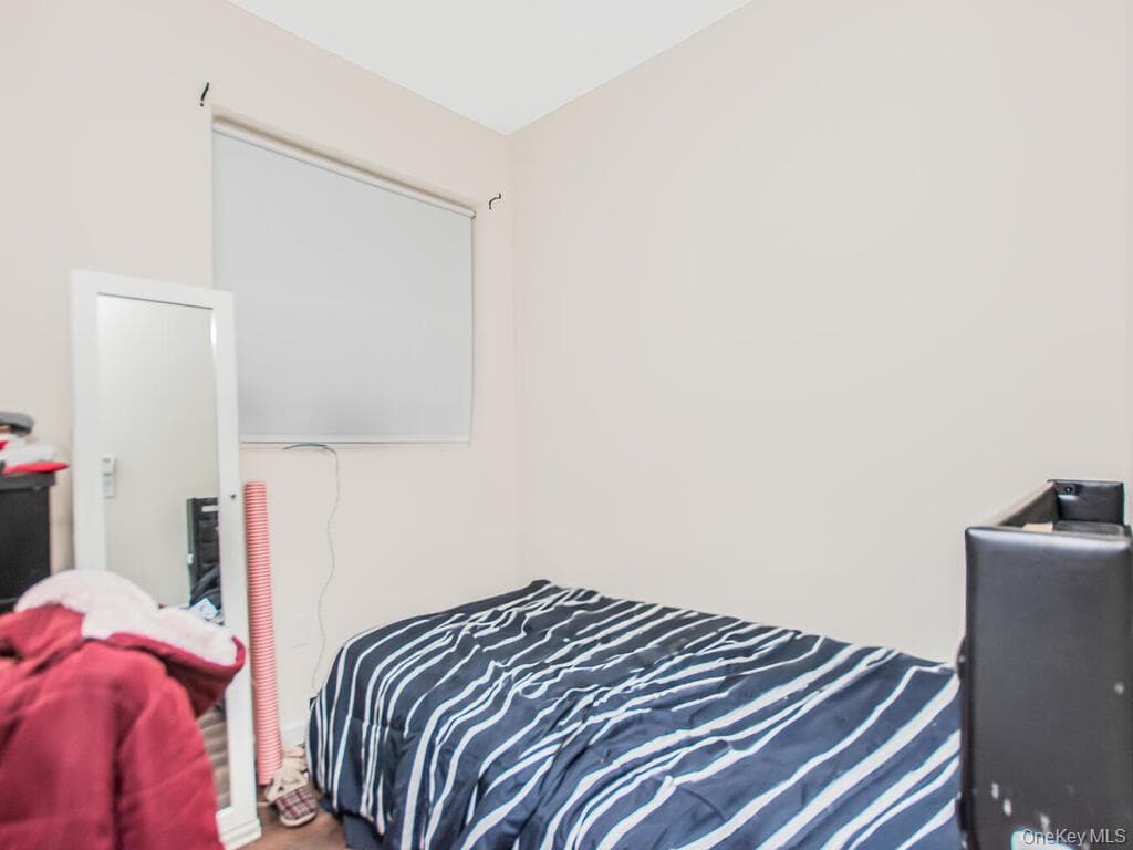 1406 White Plains Road thumbnail 18