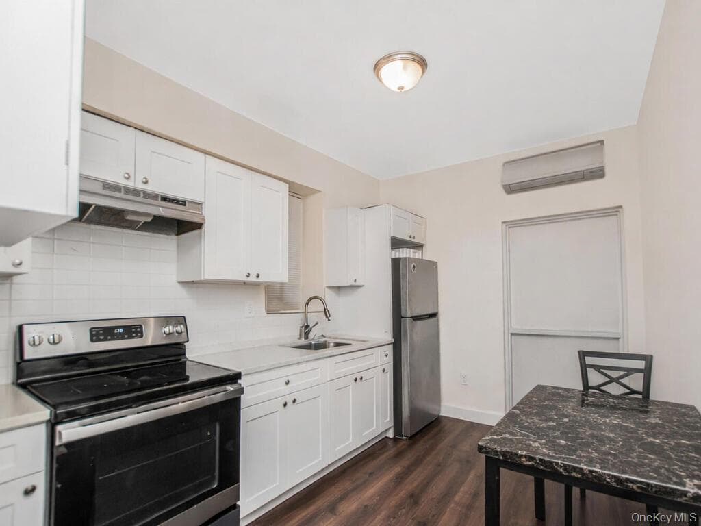 1406 White Plains Road thumbnail 11