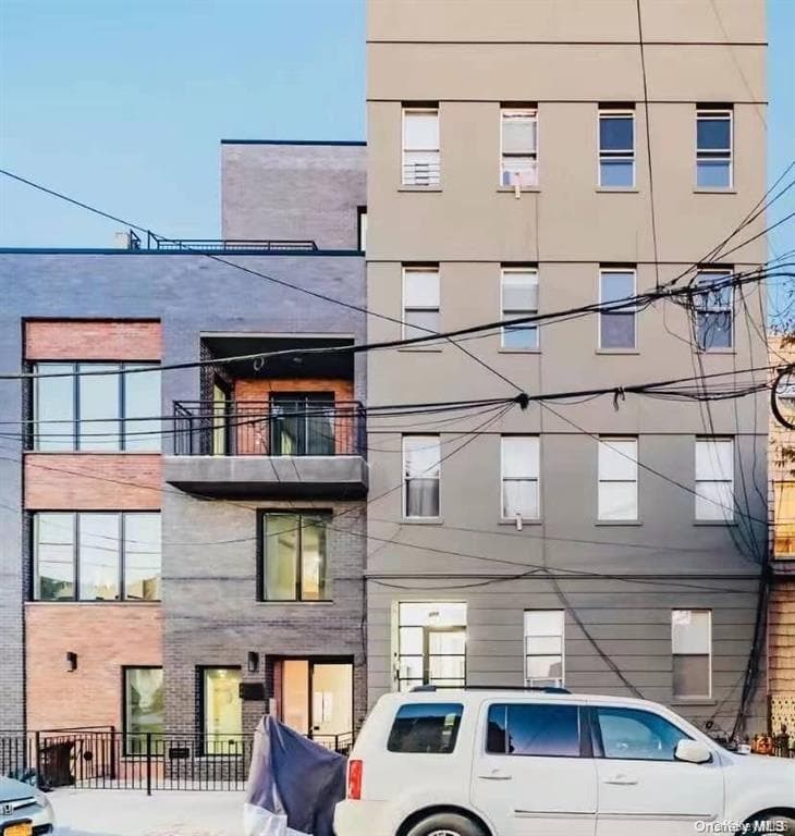 318 Humboldt Street thumbnail 2