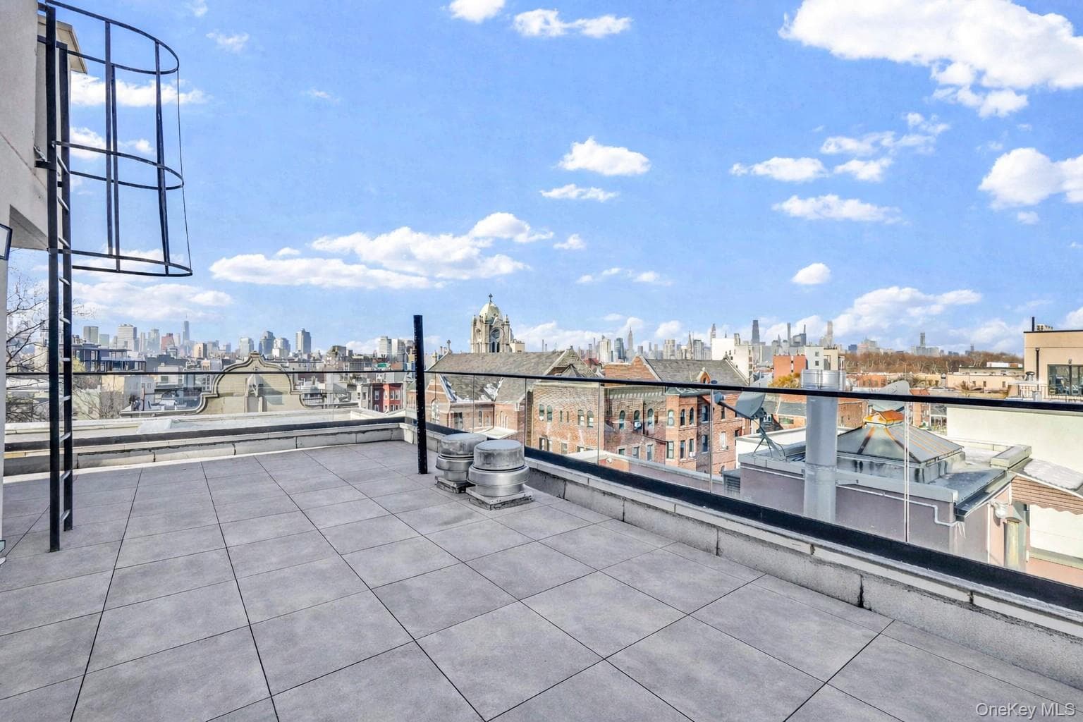18 Monitor Street thumbnail 5