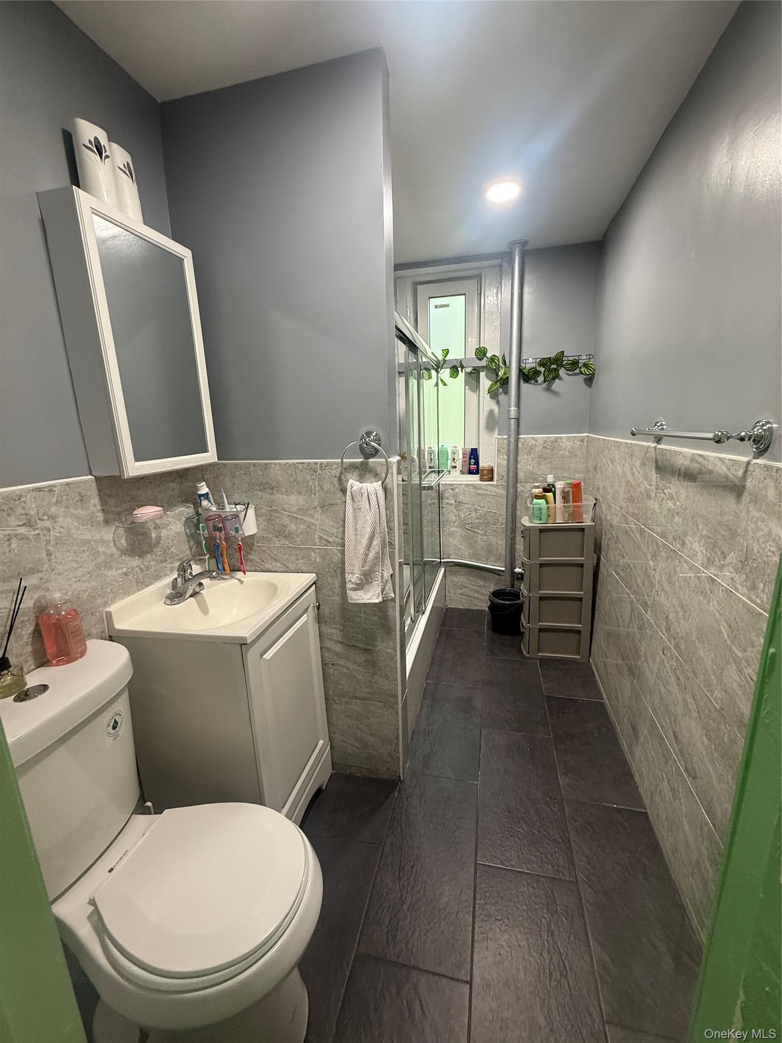 950 Hoe Avenue Unit: 2B thumbnail 3