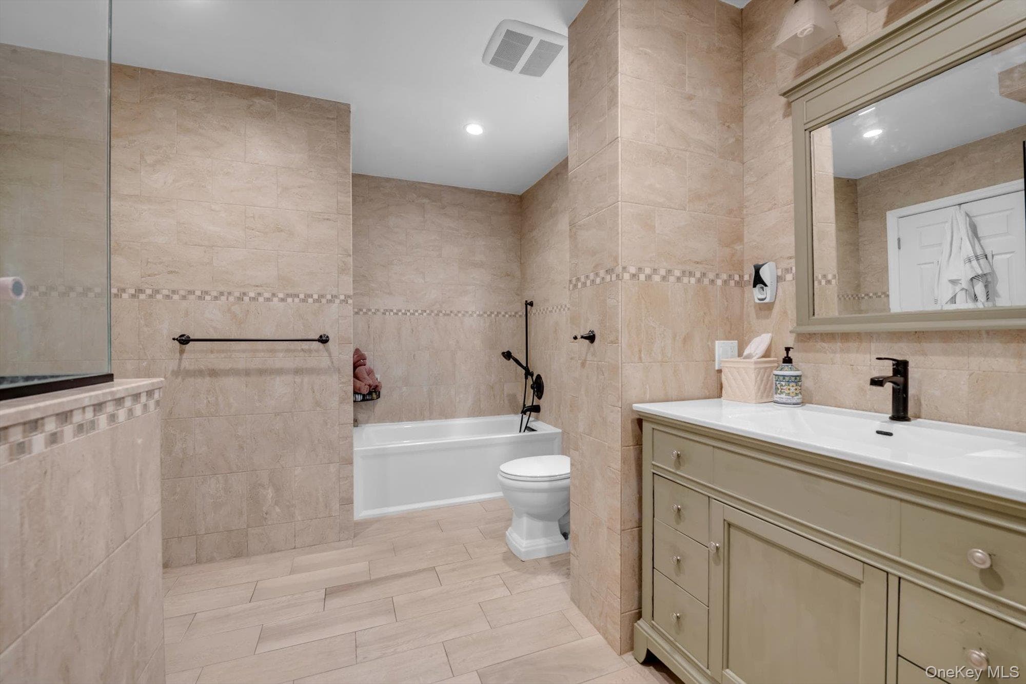 1361 Boxwood Drive thumbnail 18