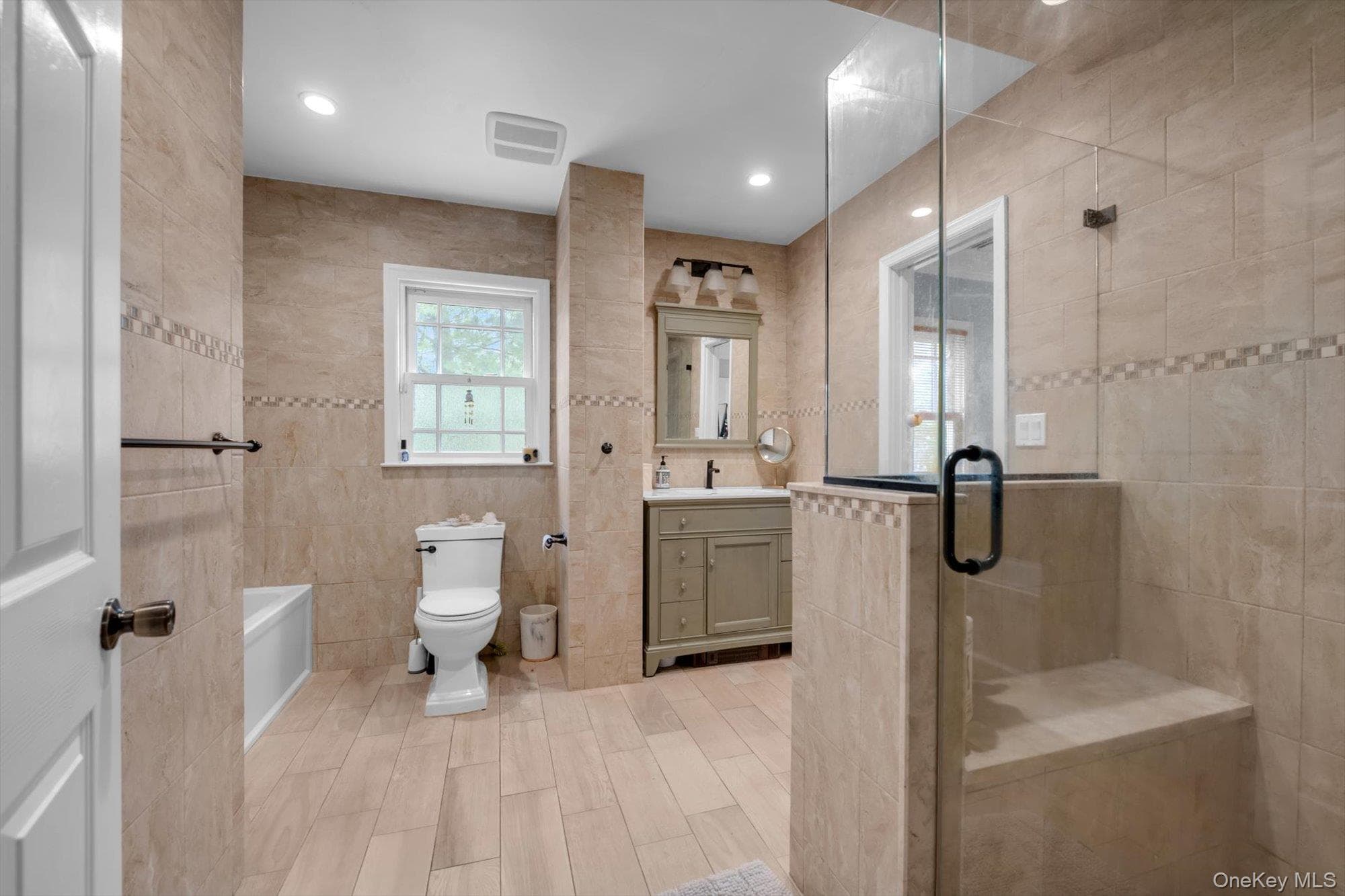 1361 Boxwood Drive thumbnail 17