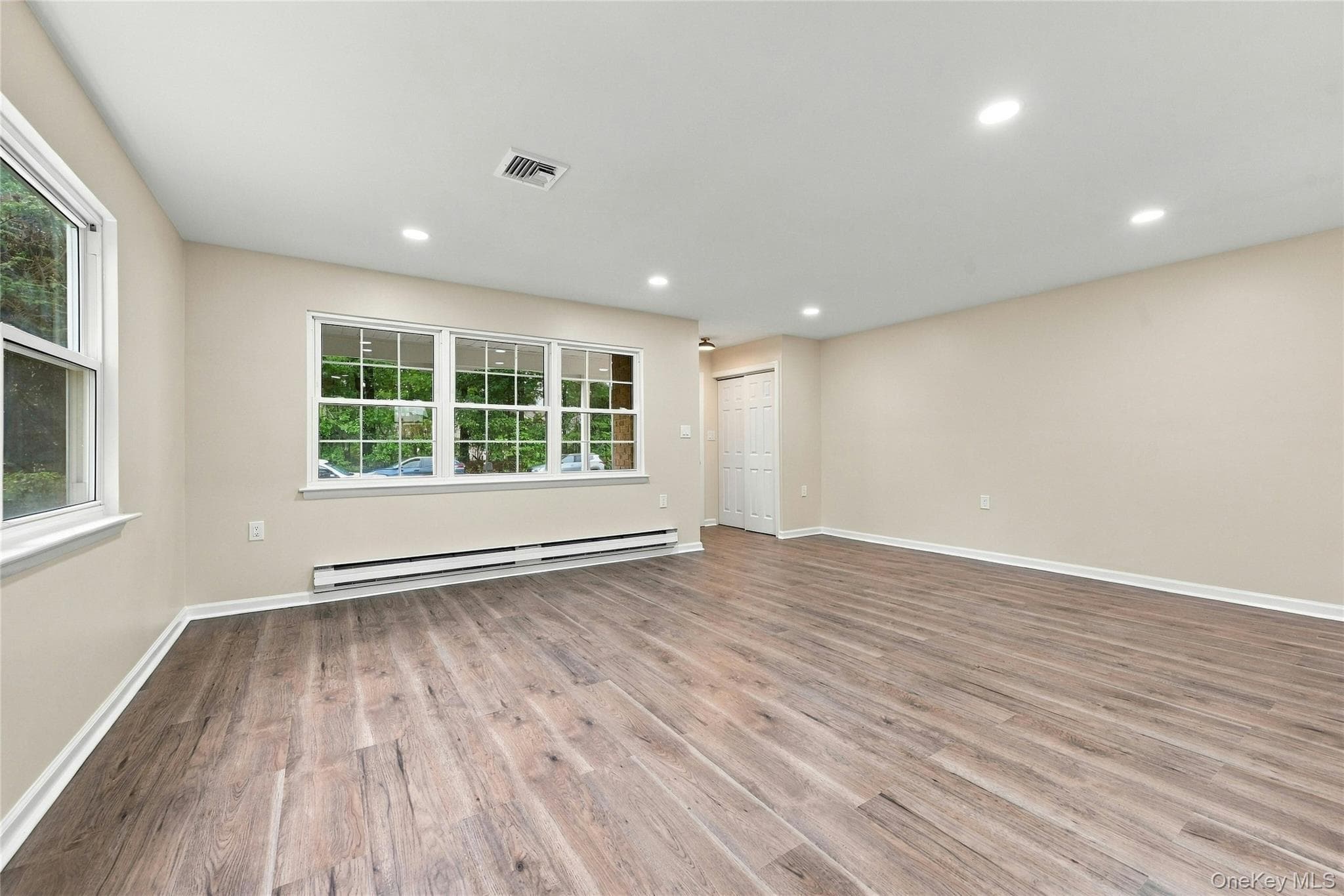 257 Edinburgh Drive thumbnail 12