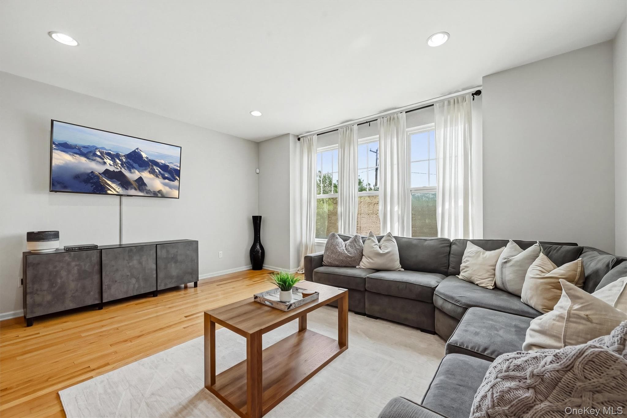 806 Hawthorn Way thumbnail 8