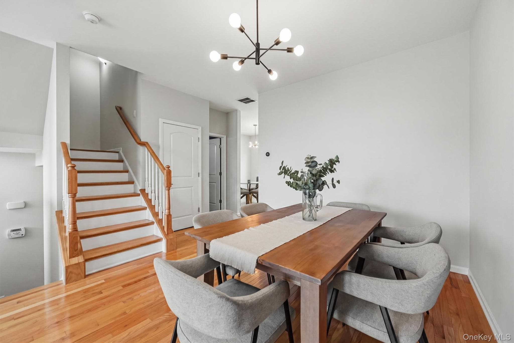 806 Hawthorn Way thumbnail 12