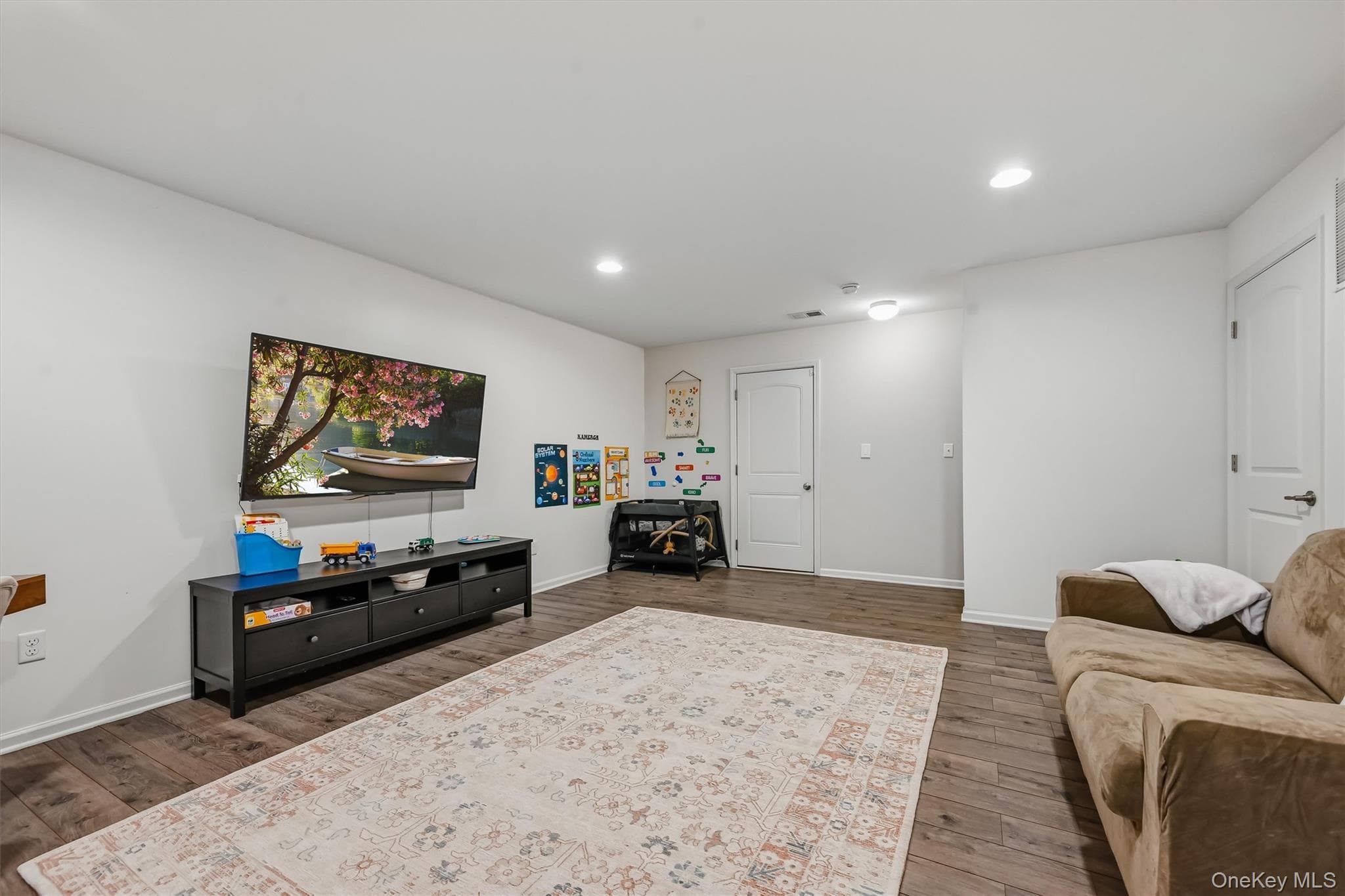 806 Hawthorn Way thumbnail 36