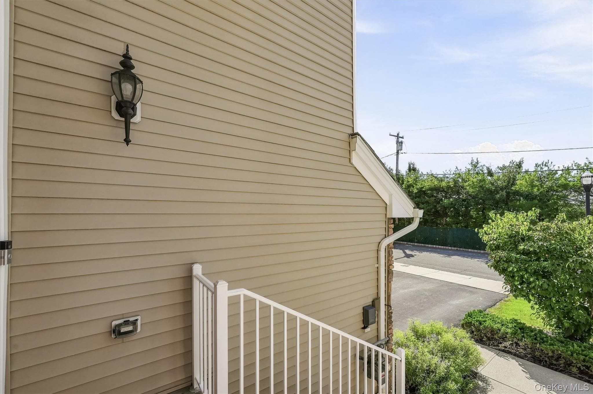806 Hawthorn Way thumbnail 3