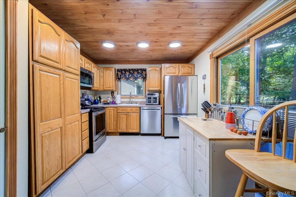 142 N Emerald Drive thumbnail 13