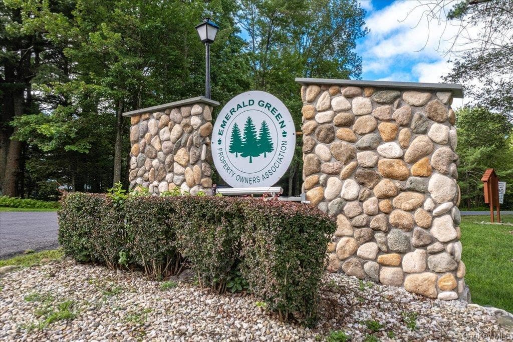 142 N Emerald Drive thumbnail 44