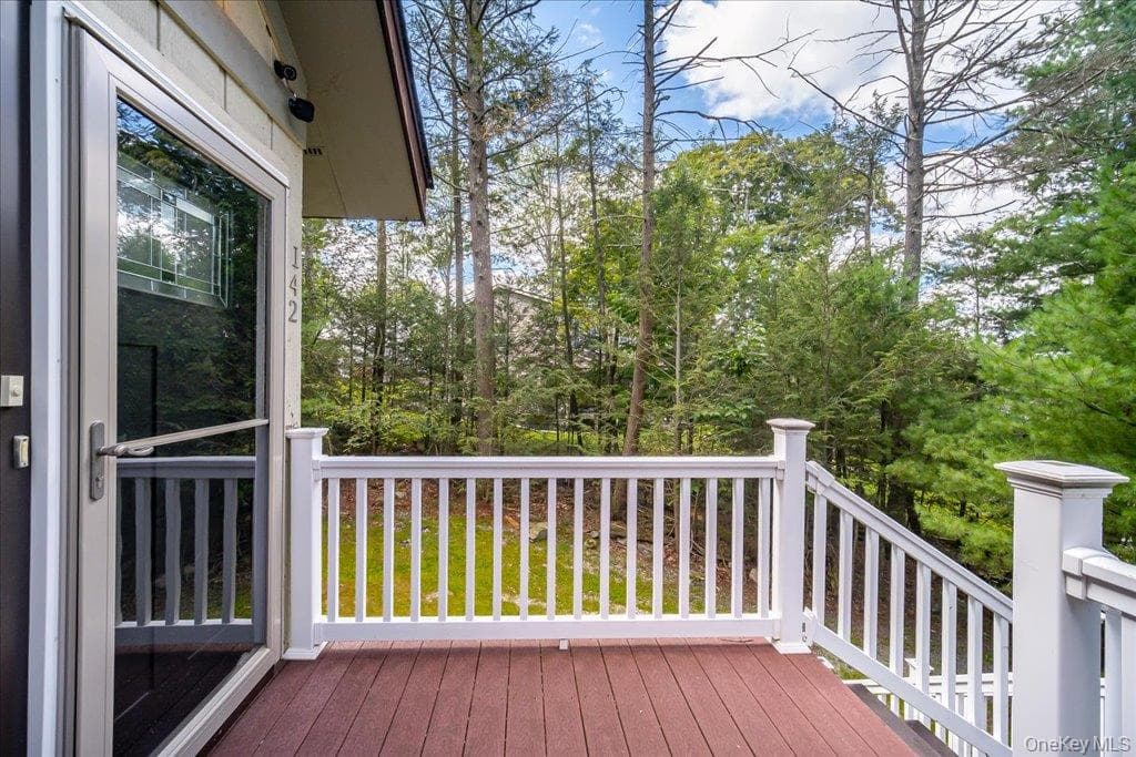 142 N Emerald Drive thumbnail 9