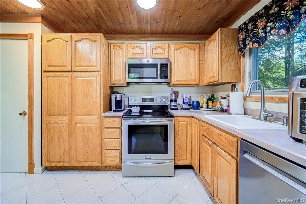 142 N Emerald Drive thumbnail 11