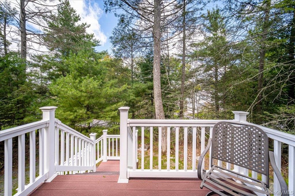 142 N Emerald Drive thumbnail 10