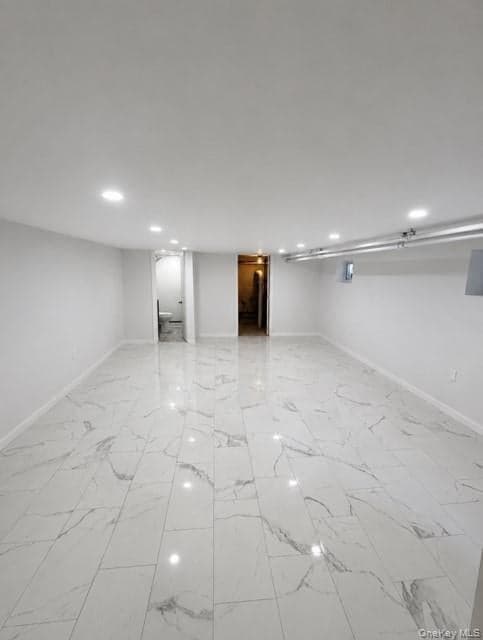 214 E 38th Street thumbnail 23