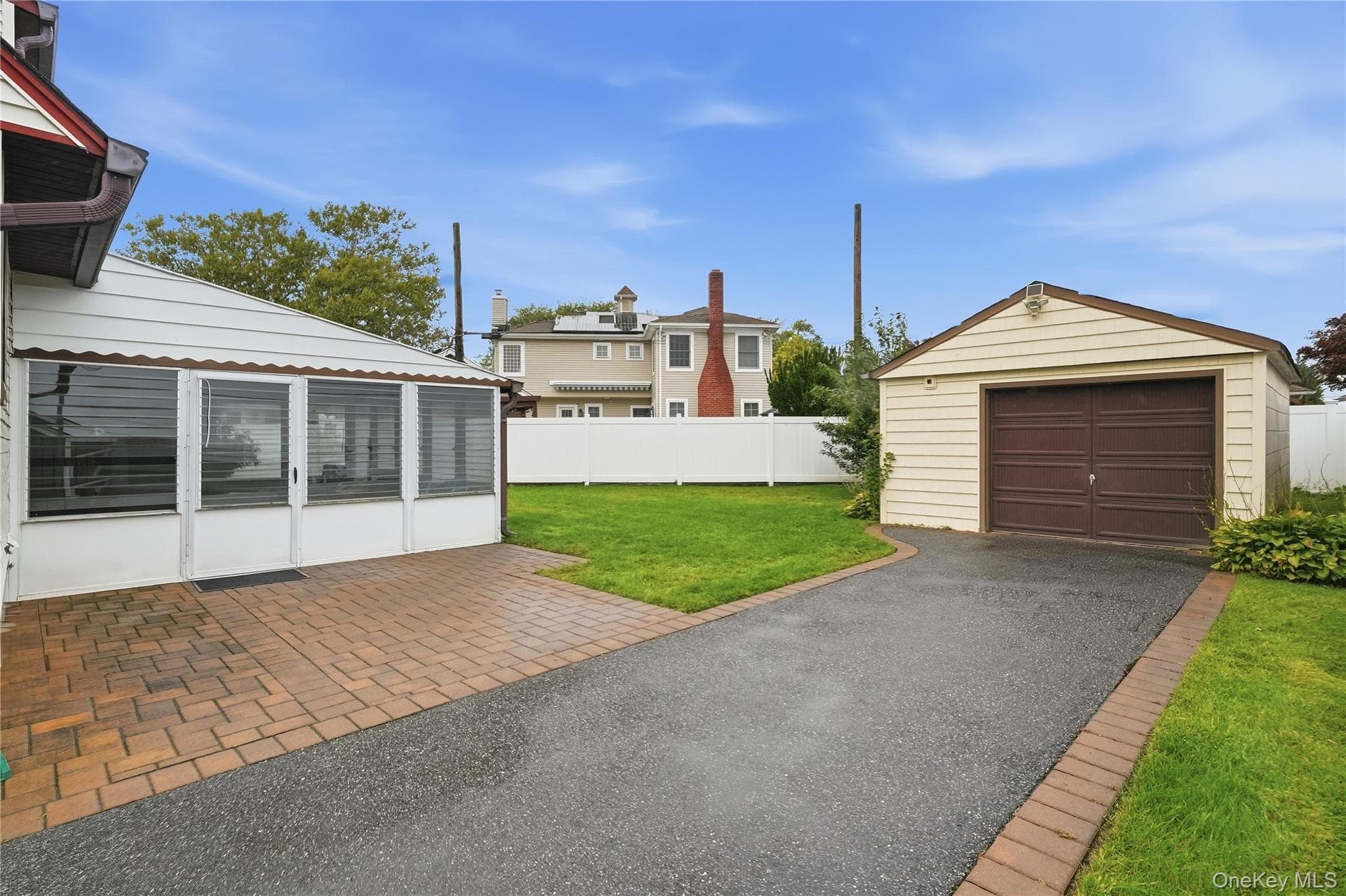 947 White Birch Lane thumbnail 3