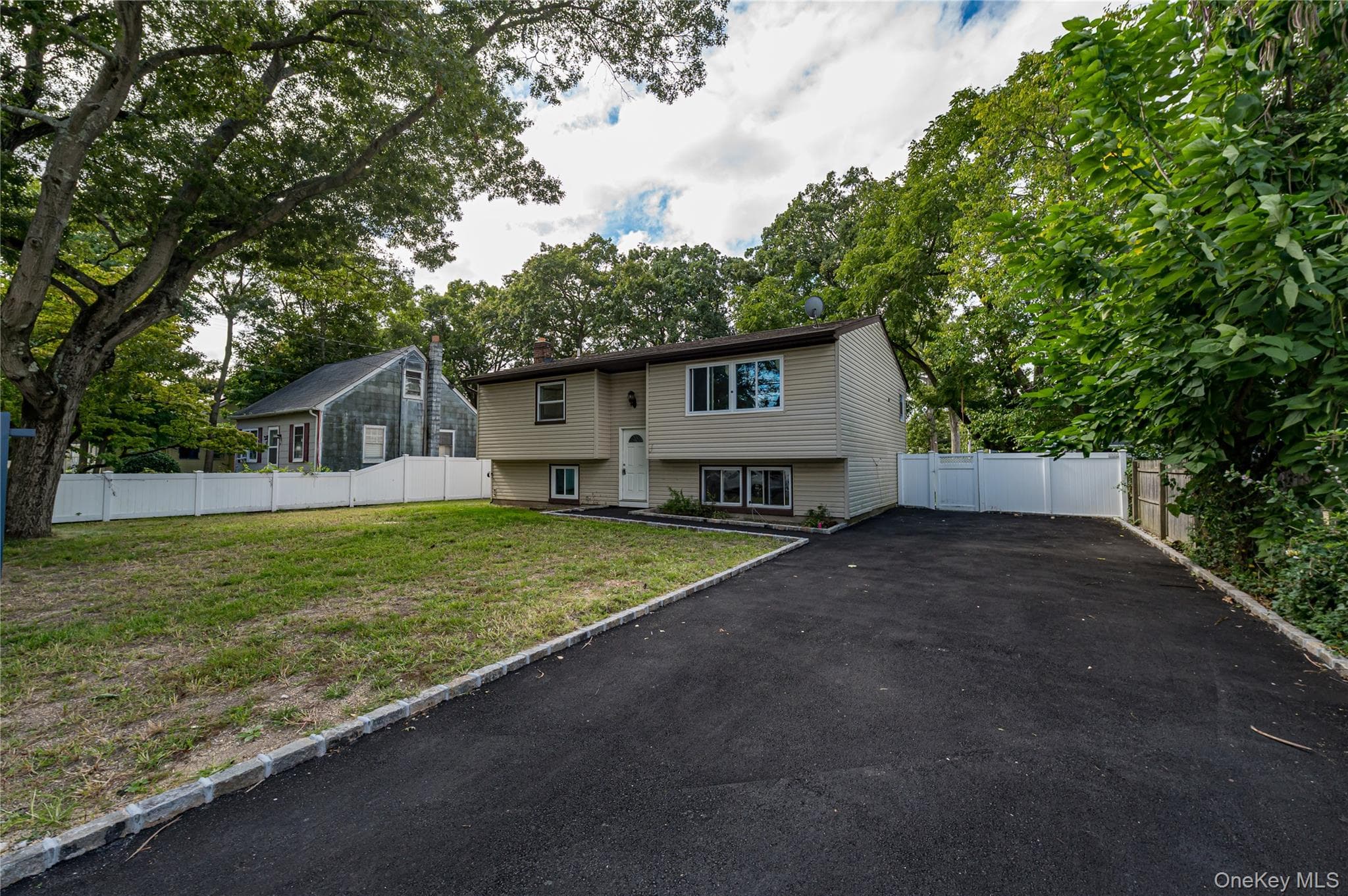 84 N 17th Street, Wheatley Heights