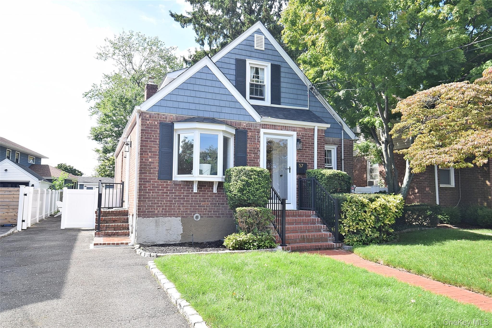 57 Scarcliffe Drive, Malverne