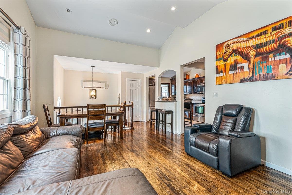 115 Margaretta Avenue thumbnail 3
