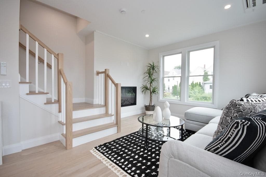 42 Andrews Lane thumbnail 9