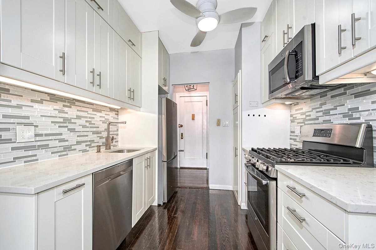 472 Gramatan Avenue Unit: DD3 thumbnail 5