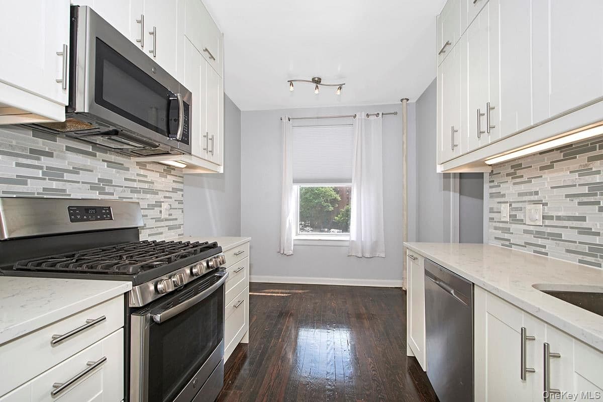472 Gramatan Avenue Unit: DD3 thumbnail 4