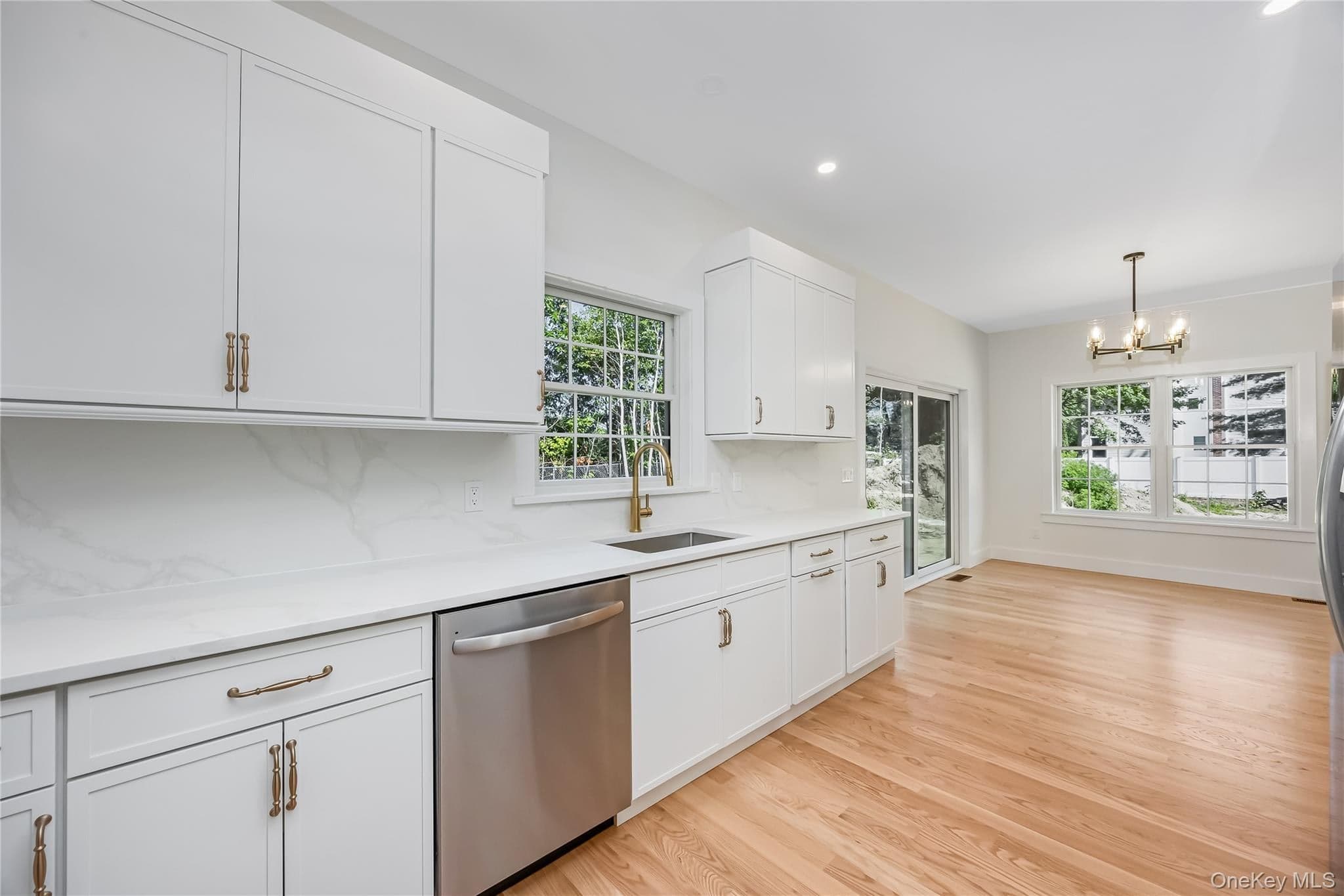 510 Bayport Avenue thumbnail 13