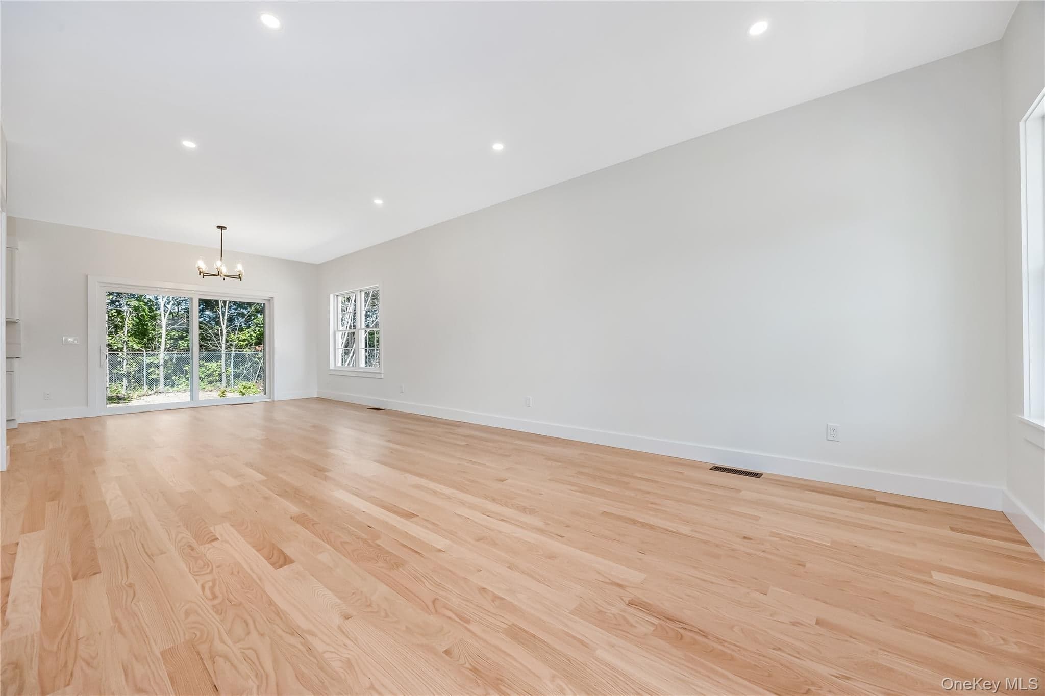 510 Bayport Avenue thumbnail 5