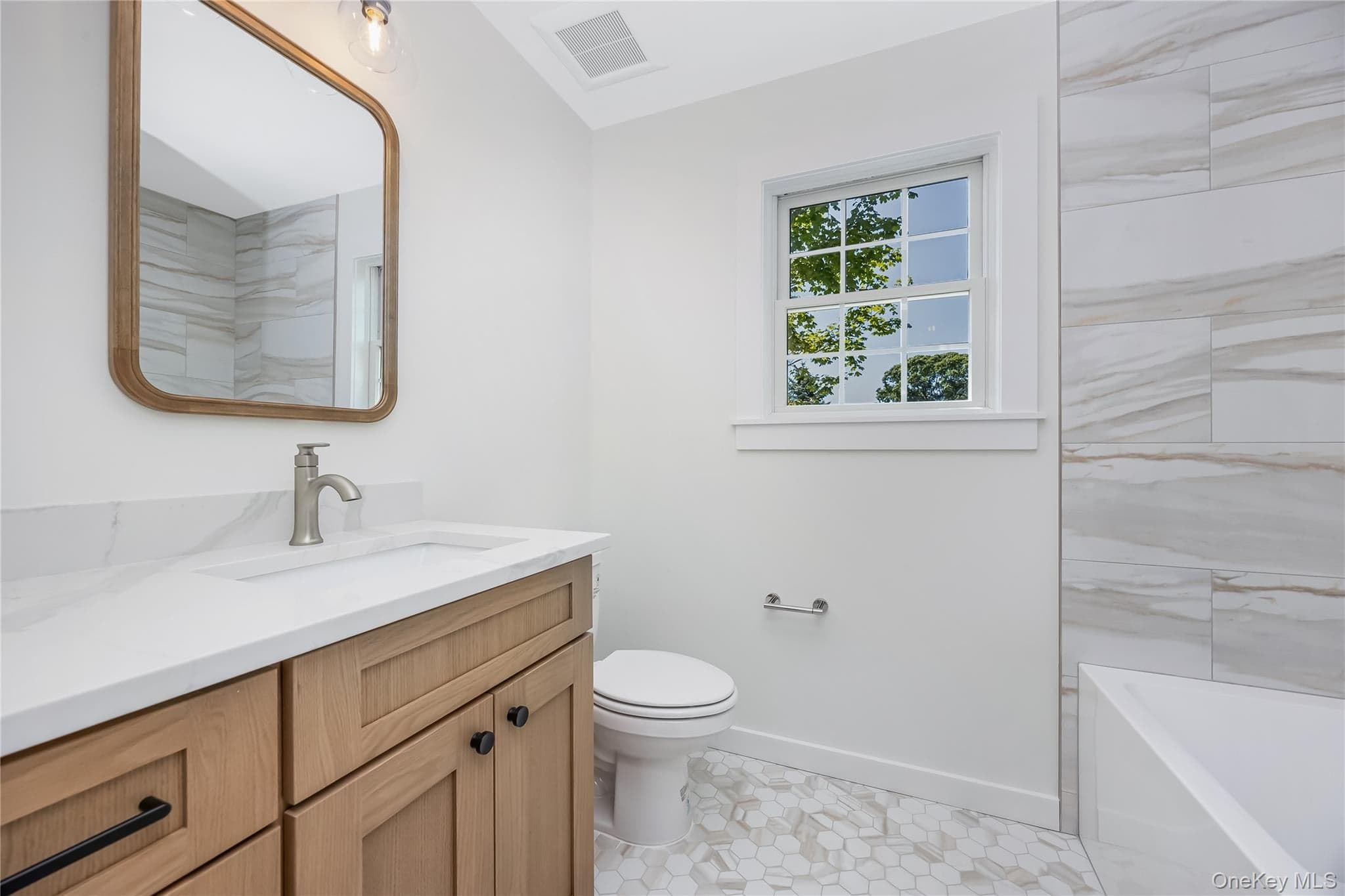 510 Bayport Avenue thumbnail 26
