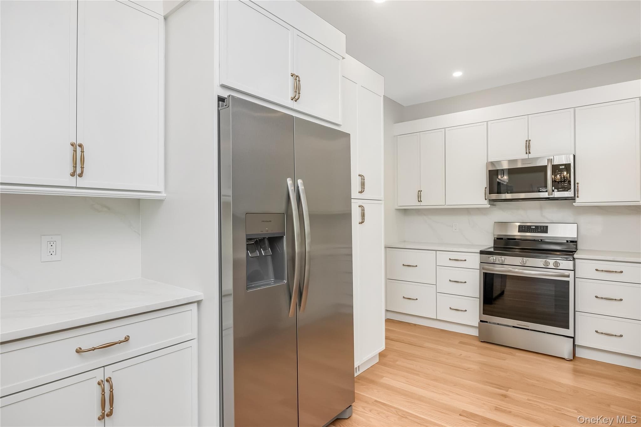 510 Bayport Avenue thumbnail 12