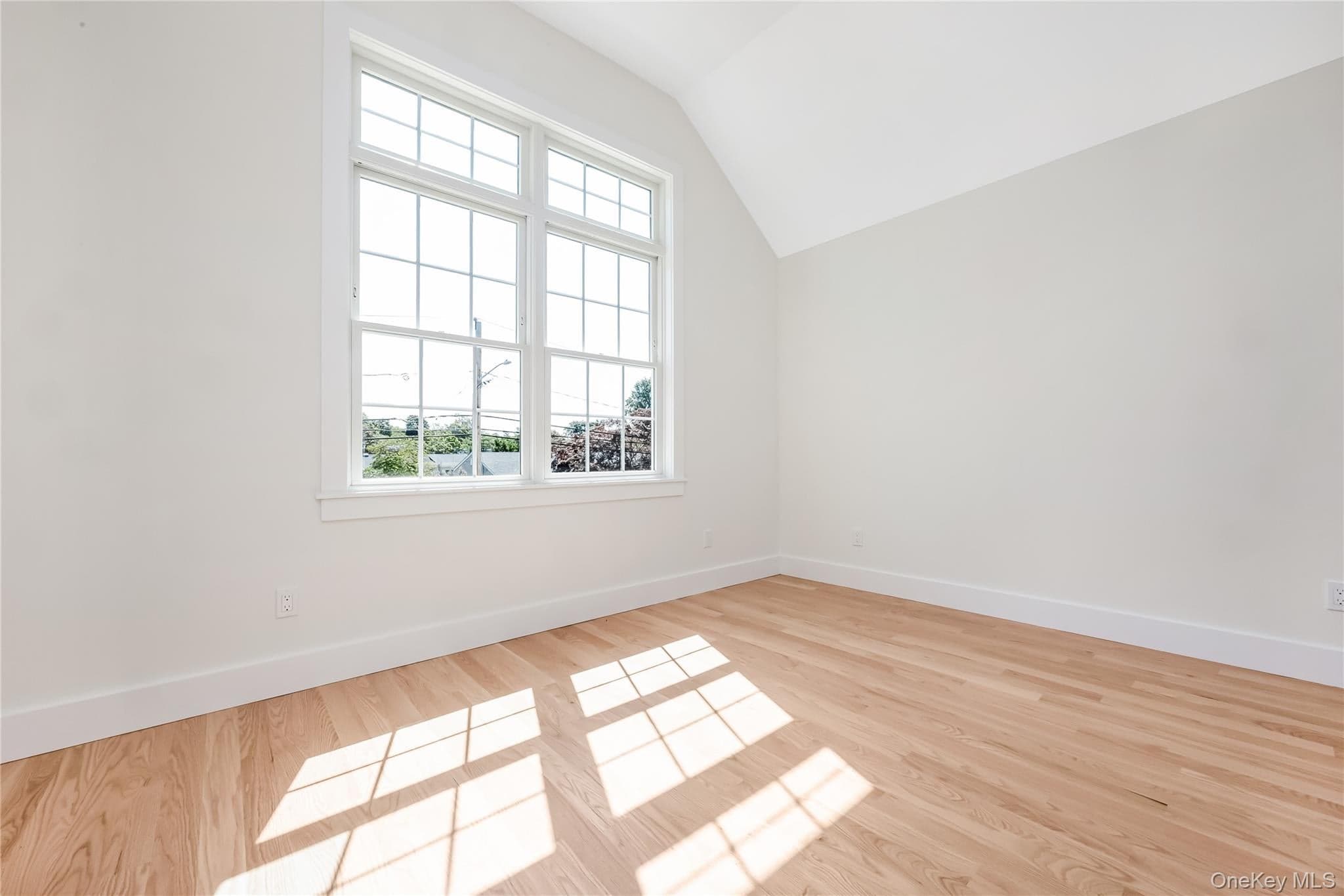 510 Bayport Avenue thumbnail 25